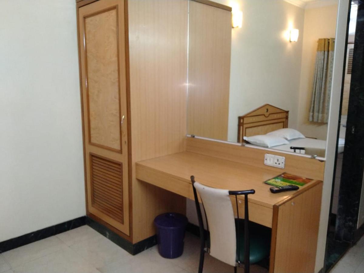 Pooja International Nashik Hotell Eksteriør bilde