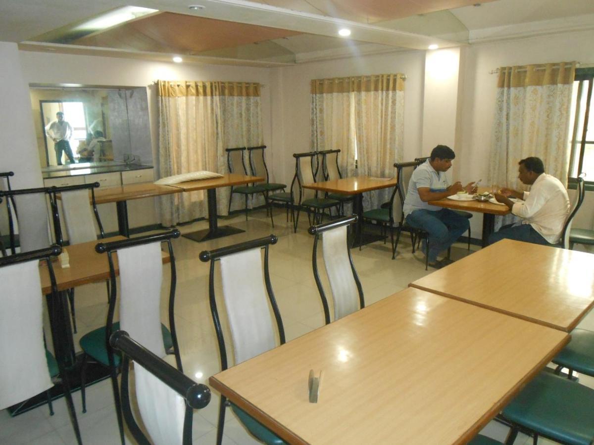 Pooja International Nashik Hotell Eksteriør bilde