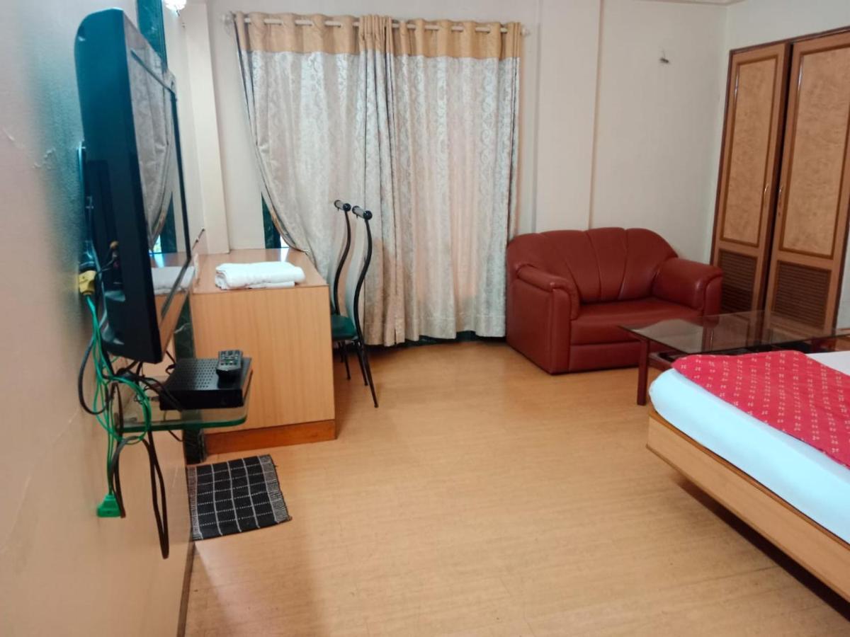 Pooja International Nashik Hotell Eksteriør bilde