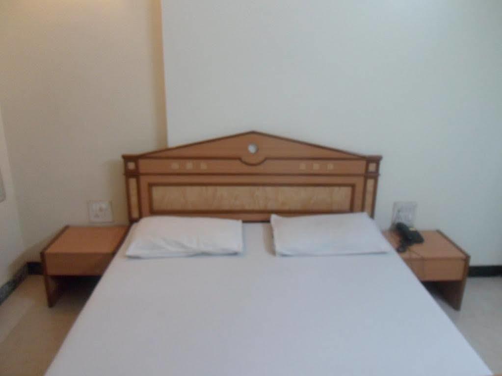 Pooja International Nashik Hotell Eksteriør bilde