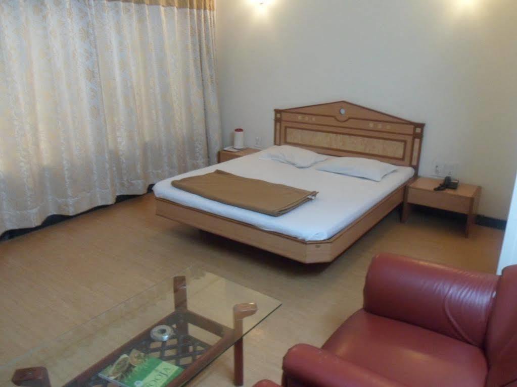 Pooja International Nashik Hotell Eksteriør bilde