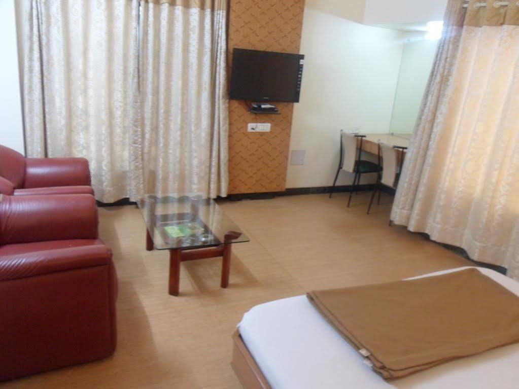 Pooja International Nashik Hotell Eksteriør bilde