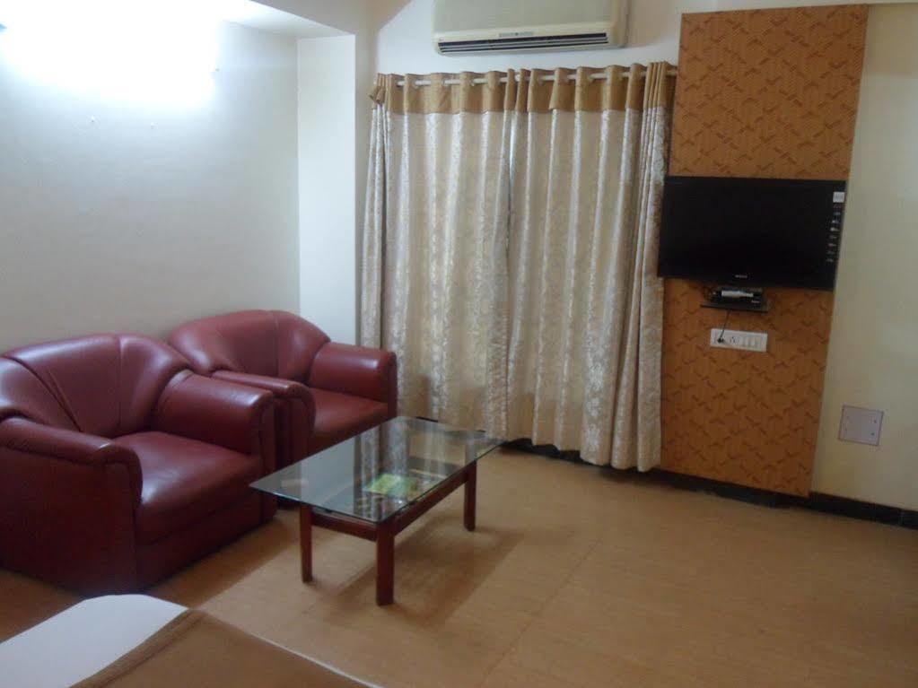 Pooja International Nashik Hotell Eksteriør bilde