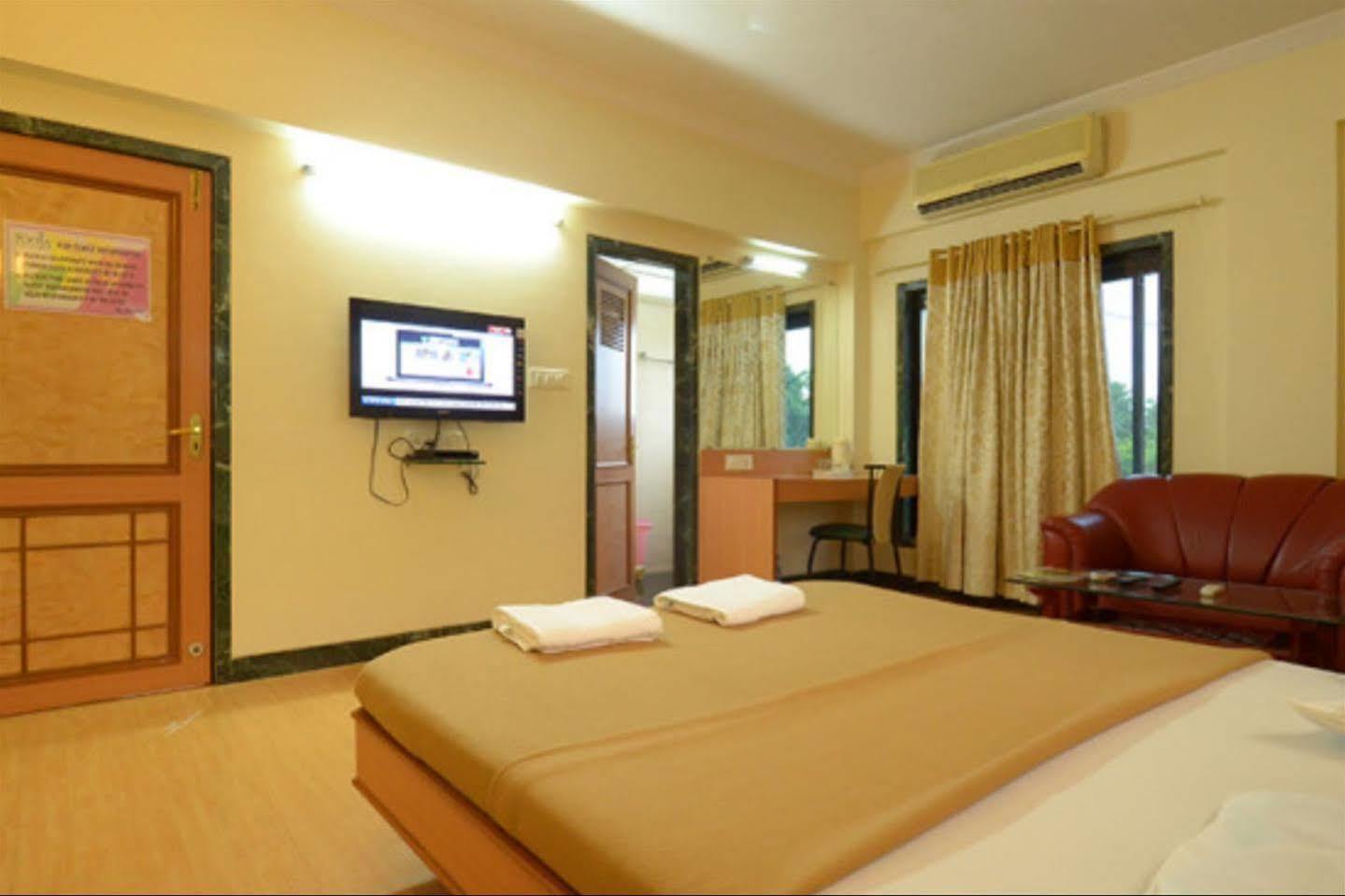 Pooja International Nashik Hotell Eksteriør bilde
