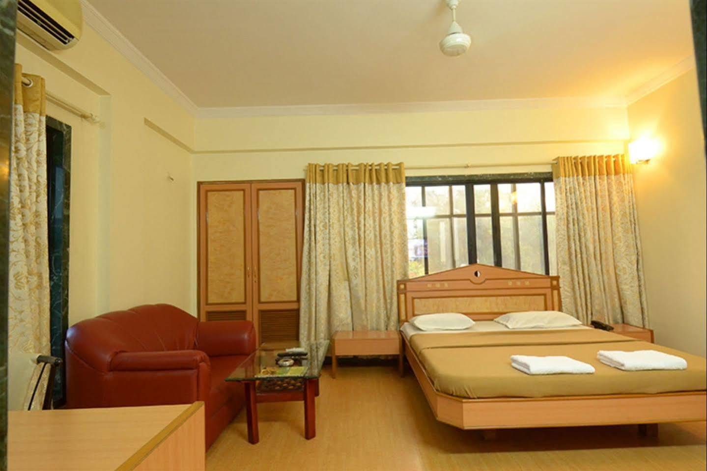 Pooja International Nashik Hotell Eksteriør bilde