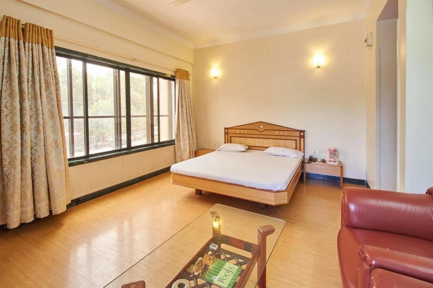 Pooja International Nashik Hotell Eksteriør bilde